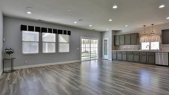 5th image of 29425 Garnet St
