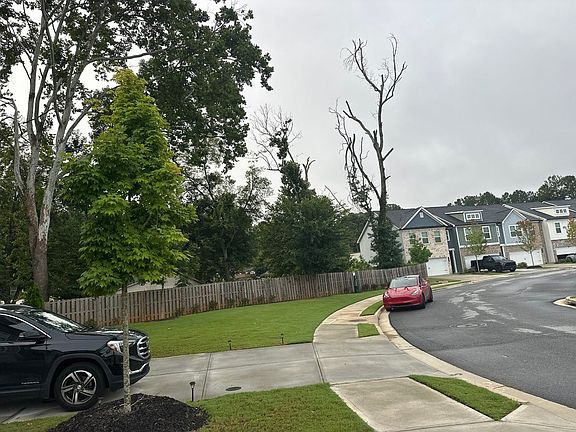 4th image of 5571 Hislop Ln