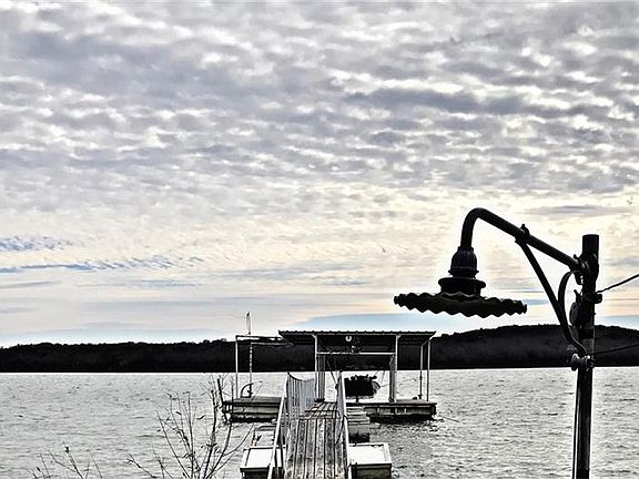 5th image of 885 N Shore Dr