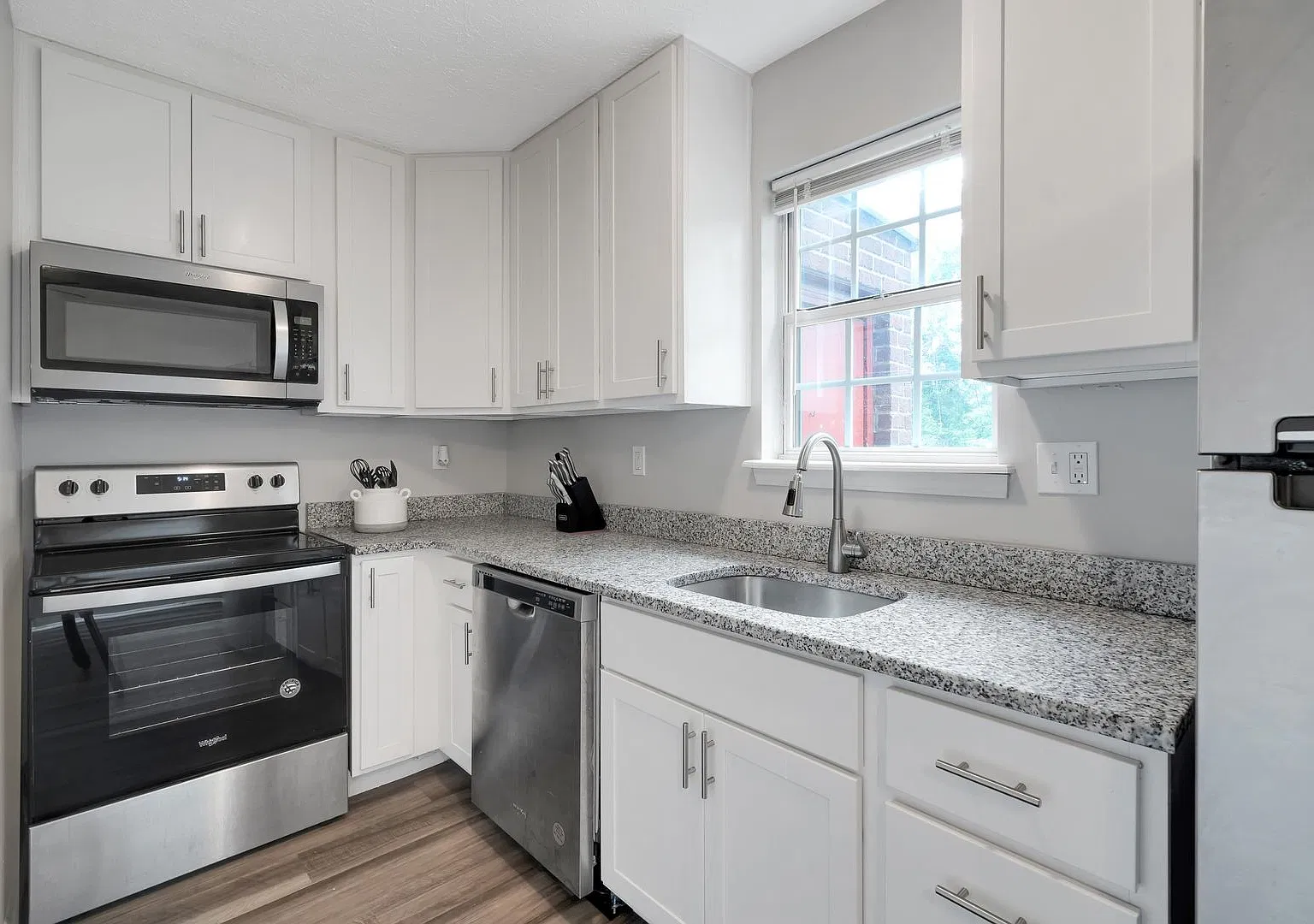 Two bedroom townhome, bath and half washer and dryer — Photo 1