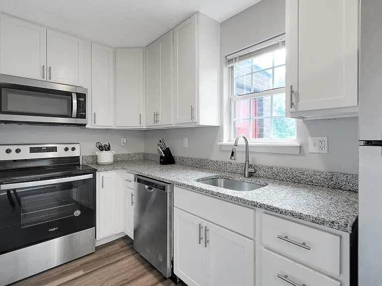 12002 Morningside Dr — Photo 15