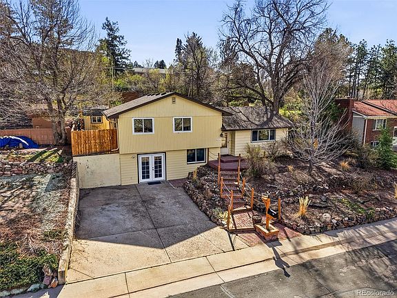 3rd image of 564 Vista Drive