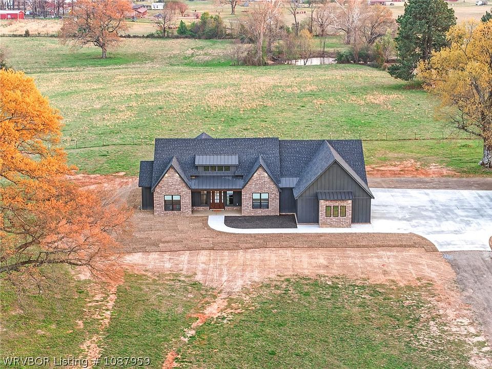 1st image of 600 E McKenzie Ave