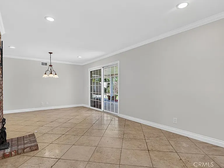2310 E Monroe Ave — Photo 8