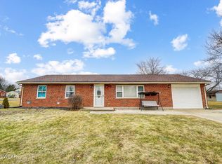 901 Laurel Dr, Wapakoneta, OH 45895