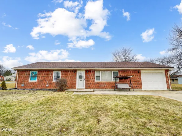 901 Laurel Dr, Wapakoneta, OH 45895