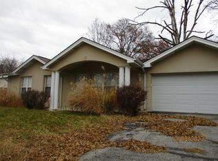 1792 Schuetz Rd, Saint Louis, MO 63146