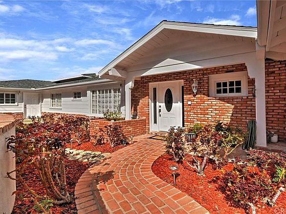 4th image of 4910 Brewster Dr
