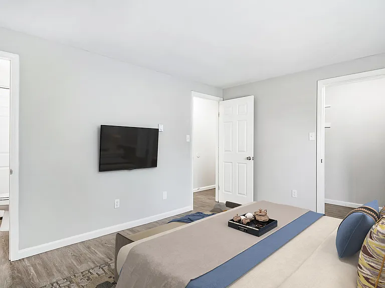 The Meridian Apartments — Photo 19