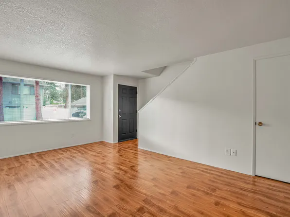 19224 SE River Rd, Milwaukie, OR 97267