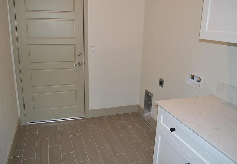 2430 Bastidas Dr — Photo 44