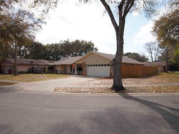 2nd image of 522 Wexford Dr E