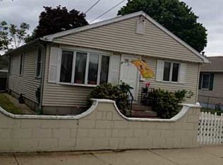 61 Hunts Ave, Pawtucket, RI 02861