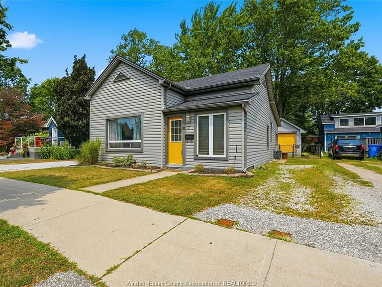 82 Pearl St W — Photo 2