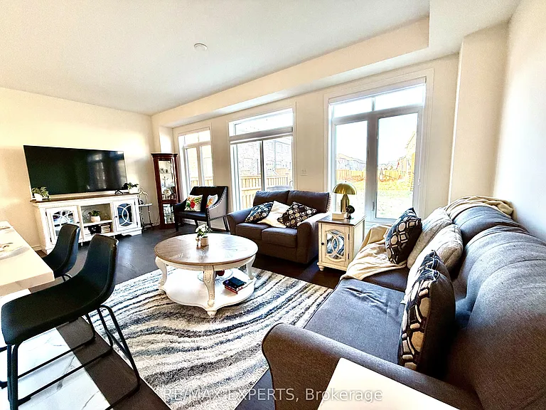2229 Grainger Loop — Photo 8