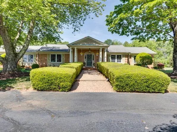 136 Club Dr, Simpsonville, SC 29681