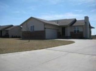 509 Clover Ln, Hesston, KS 67062