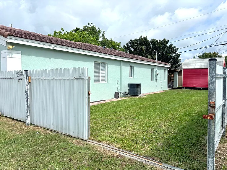 10611 SW 170th Ter — Photo 19
