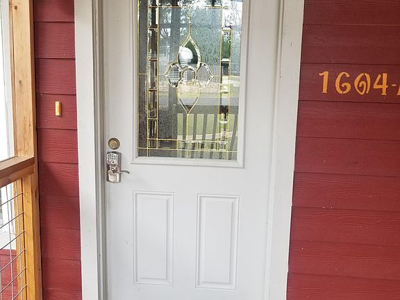 Gorgeous Entrance & Glasswork