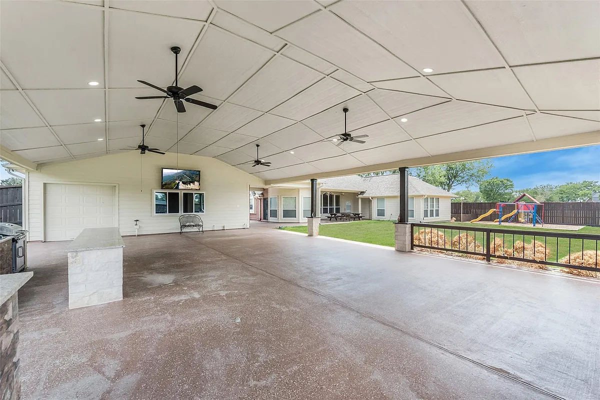 Building Photo - 30062 N Fulshear Dr