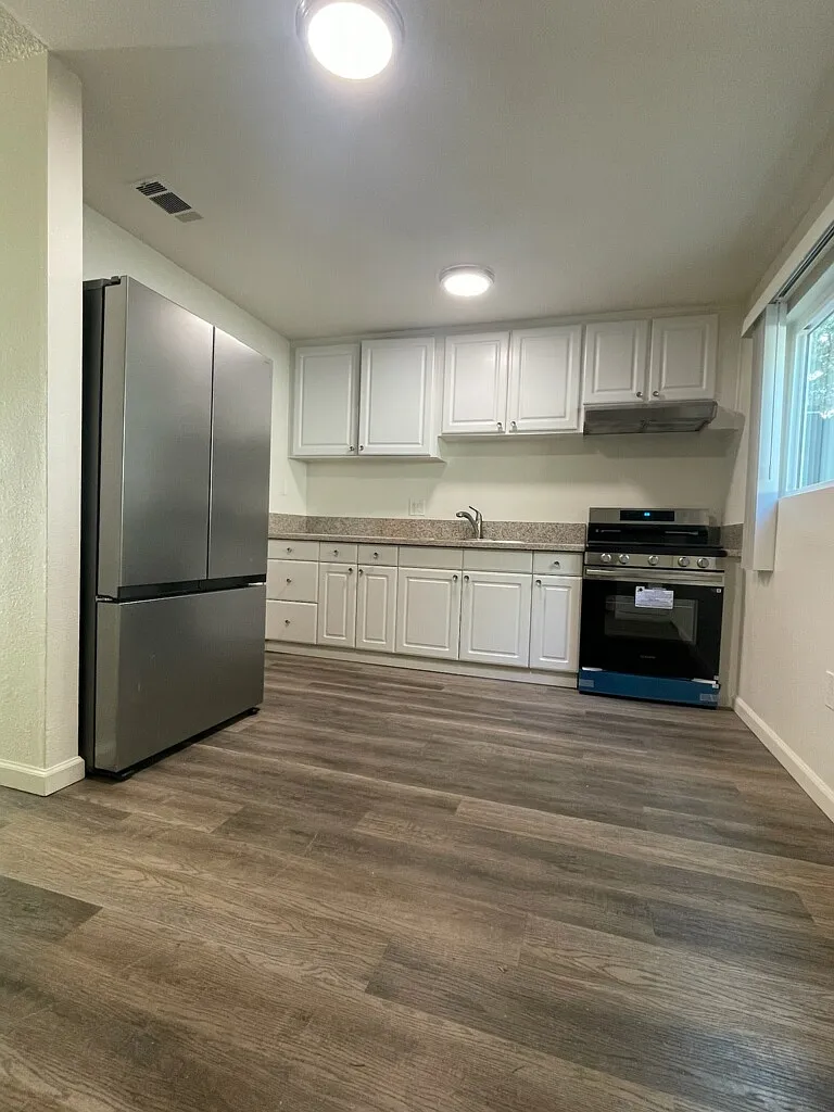 2 bed, 1.5 bath, 800 sqft, $2,300 — Photo 4