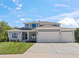 7015 NW Forest Lakes Dr, Parkville, MO 64152