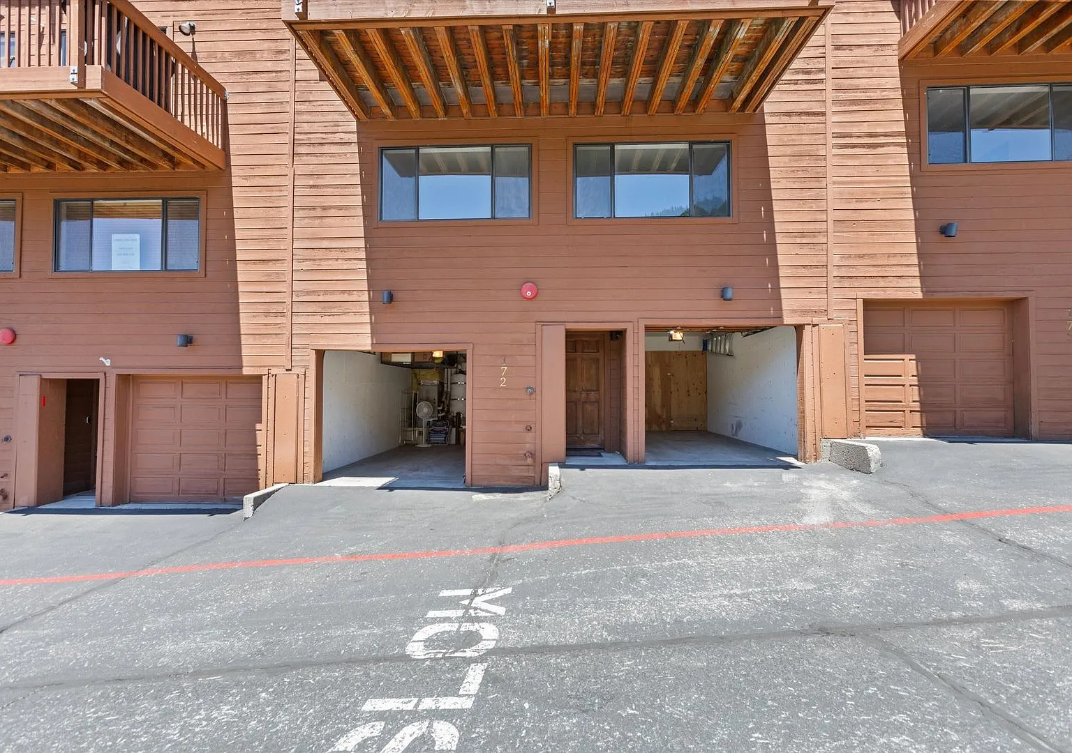 Lake Tahoe Winter Ski Lease Panoramic Views & Prime Ski Access — Photo 4