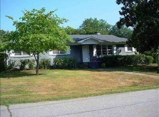 30 Pine Ridge Dr, Greenville, SC 29605