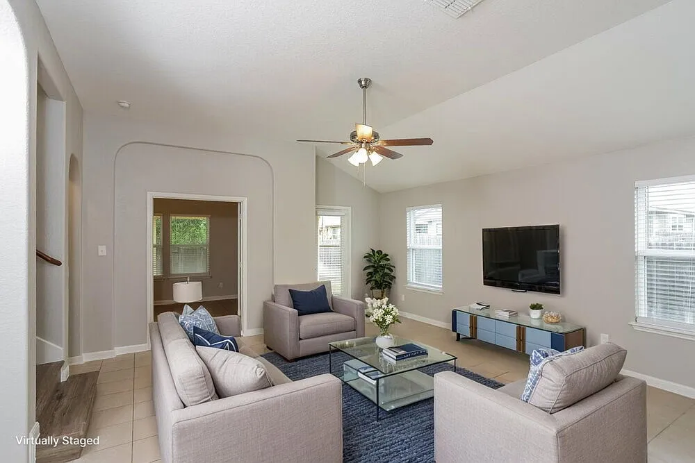 3 bed, 2.0 bath, 2298 sqft, $2,070 — Photo 4