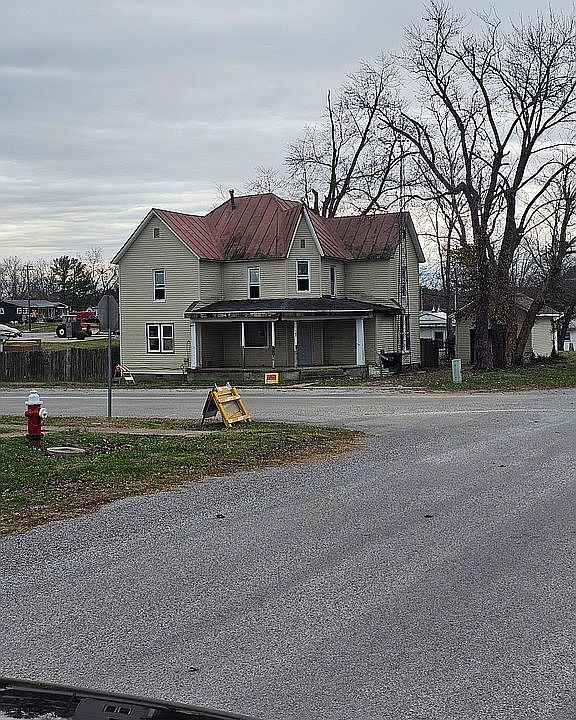 1st image of 109 W 2nd St