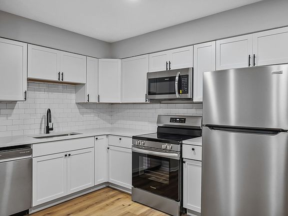 4th image of 647 Pebble Place Dr #5