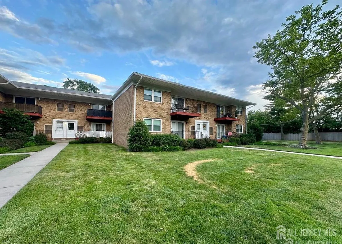 Building Photo - 37 Judson St #5A