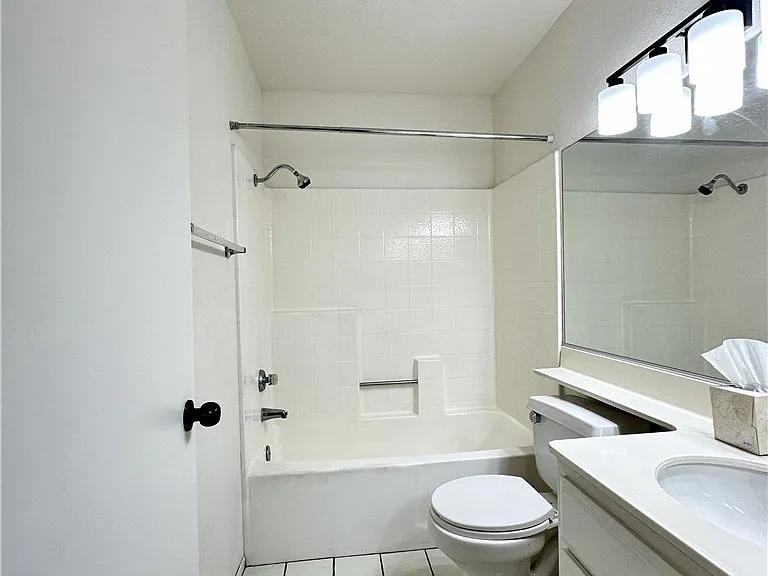 22841 Brompton St — Photo 12