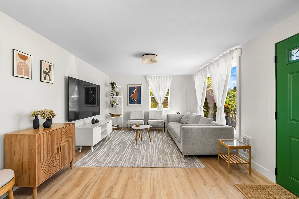 3 bed, 1000 sqft, $3,899 — Photo 1