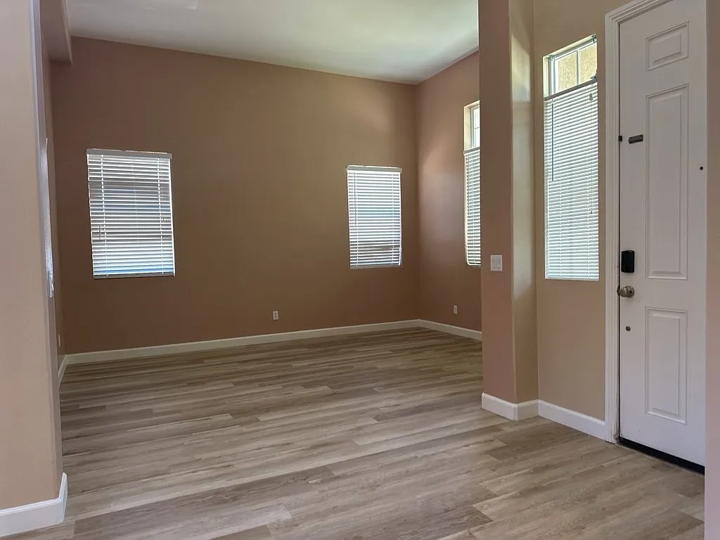 3 bed, 2.5 bath, 2520 sqft, $3,100 — Photo 4