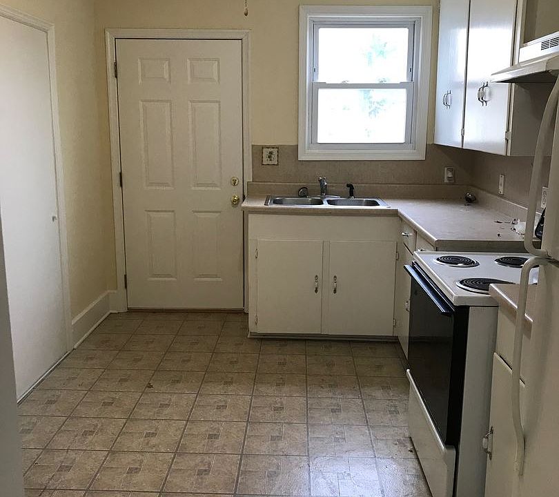 1st image of 3321 Wilson Ave #2