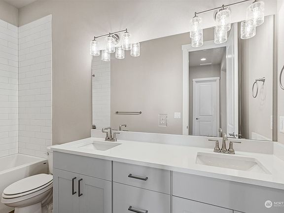5th image of 10226 135th Avenue NE #31