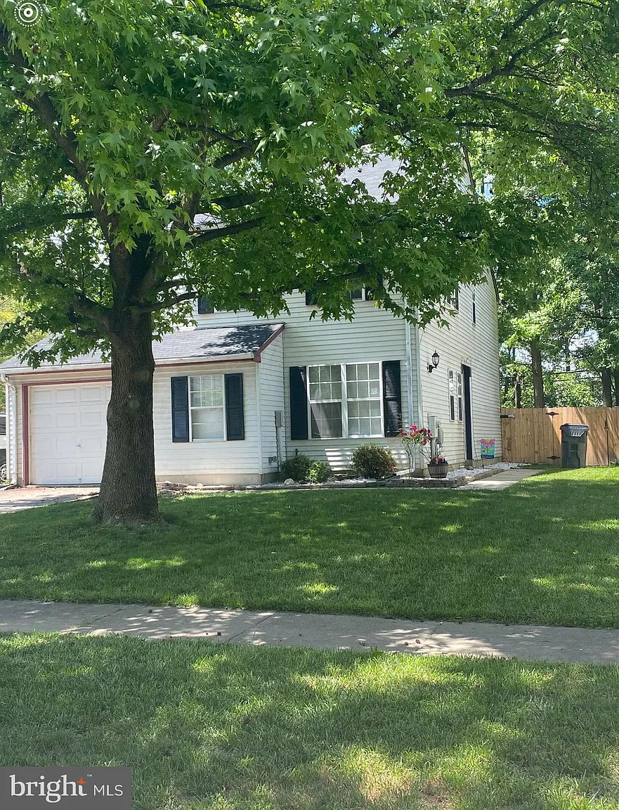 441 Winterberry Dr photo 1