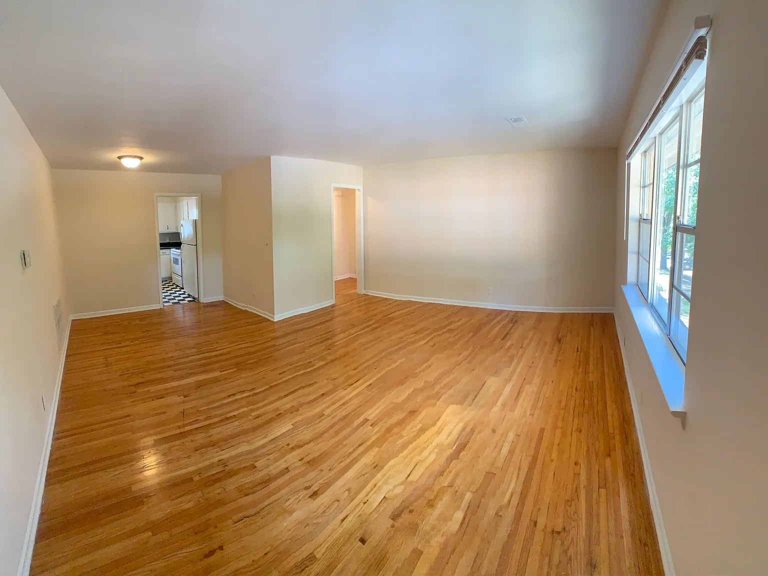 2 bed, 853 sqft, $1,325 — Photo 3