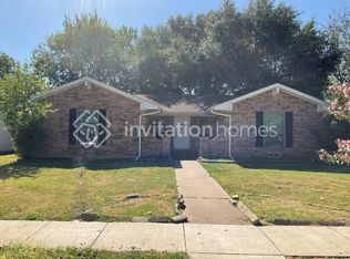 906 Downing St, Forney, TX 75126