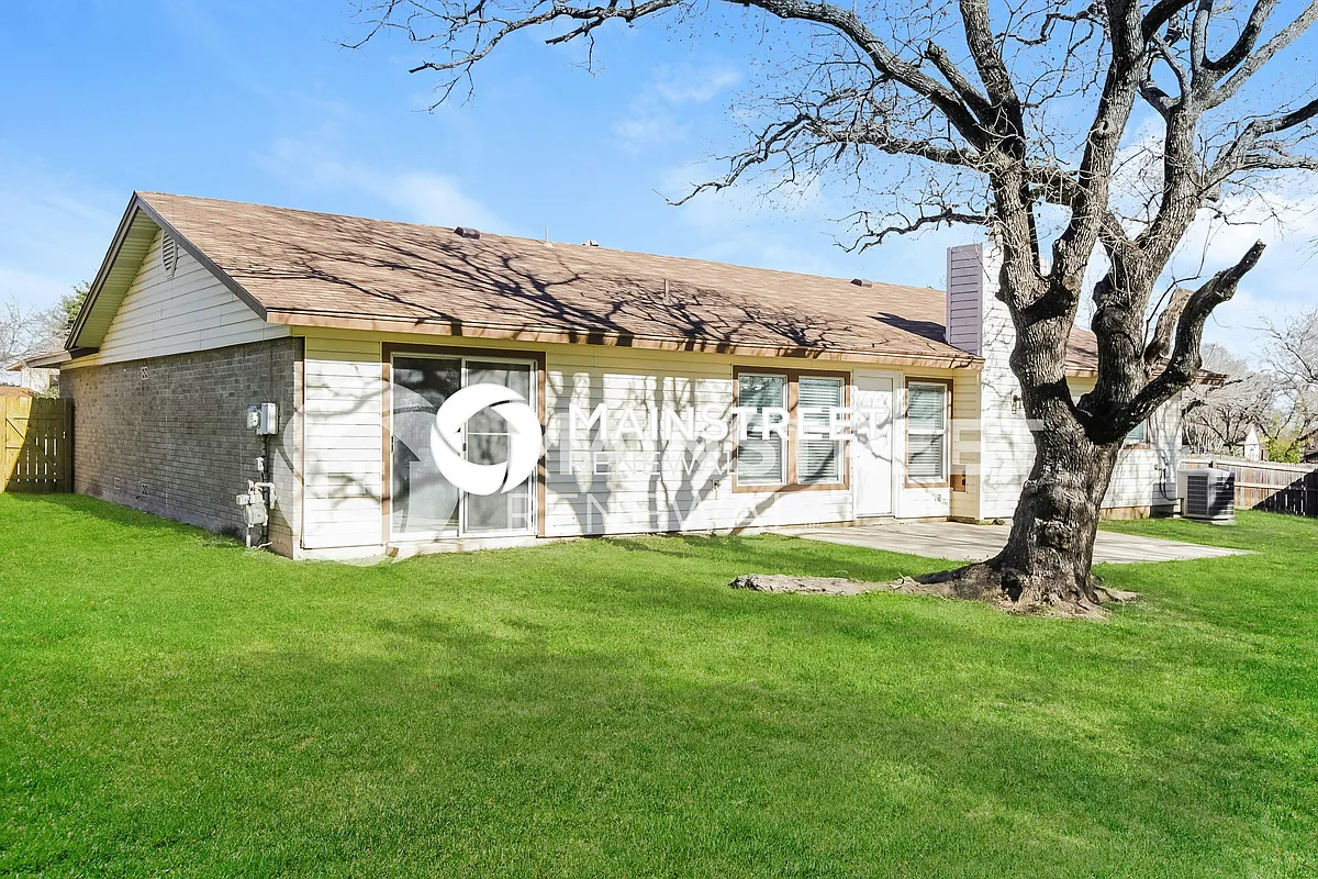 WM - Rear View - 1031 Mercer Dr