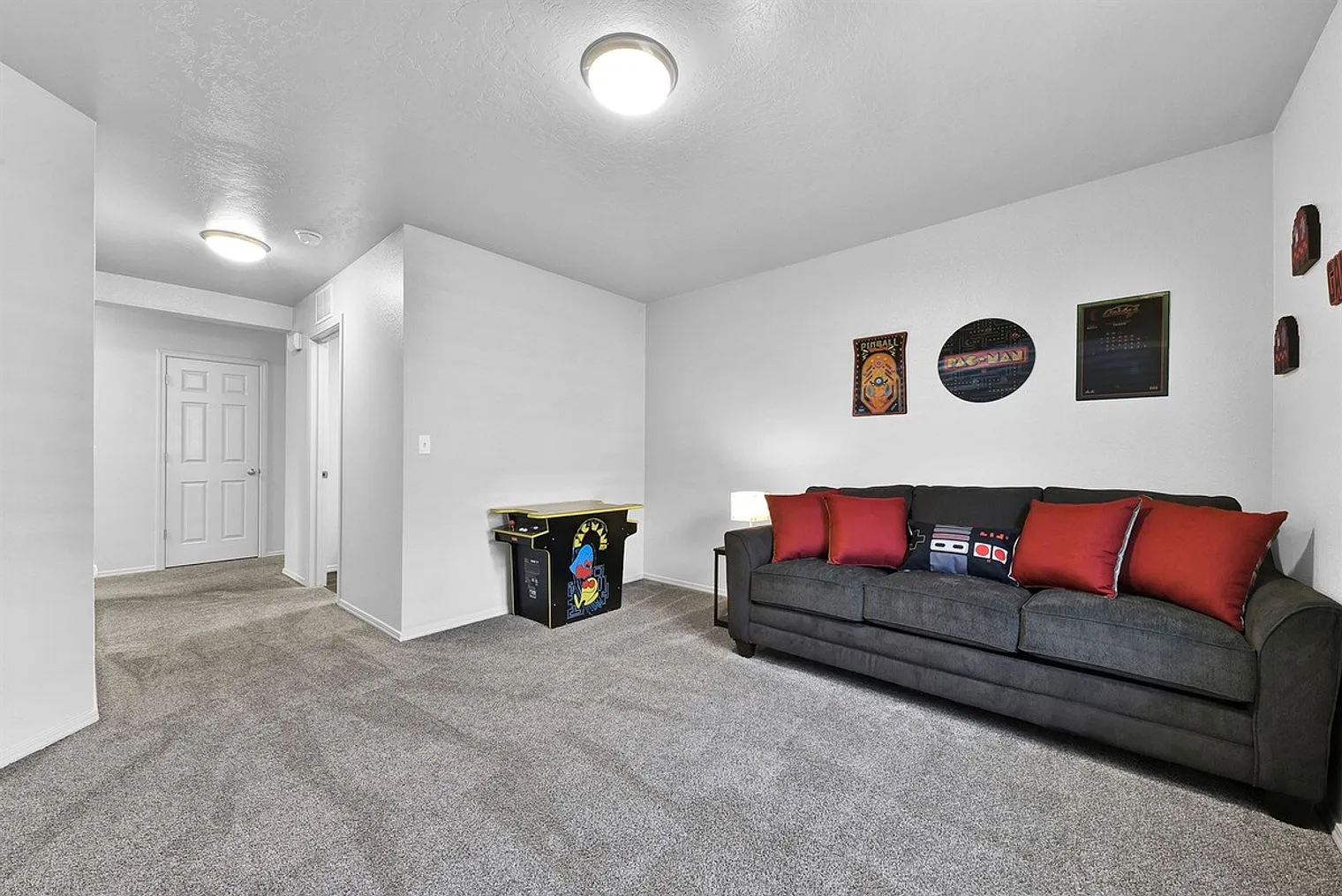 3 bed, 2.0 bath, 1700 sqft, $5,915 — Photo 2