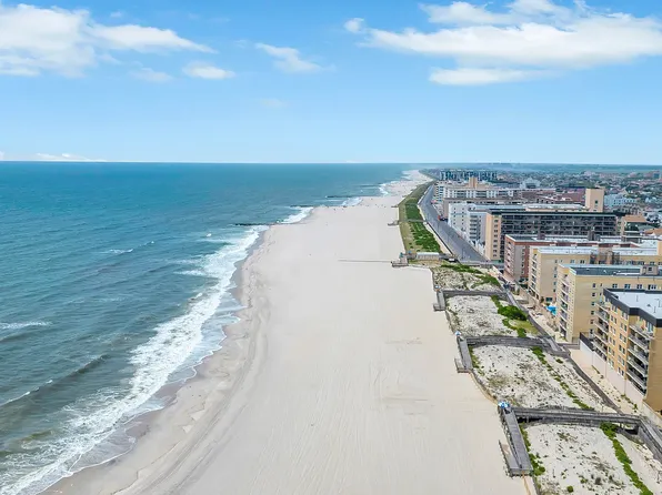 (undisclosed Address), Long Beach, NY 11561