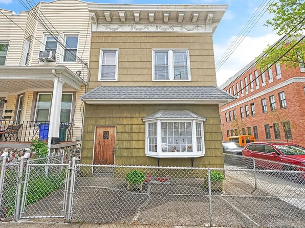 84-19 102nd St, Richmond Hill, NY 11418