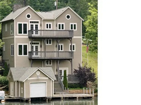 722 E Lakeshore Dr, Landrum, SC 29356