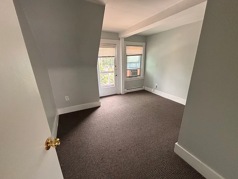 547 W Ferry St #5 — Photo 4