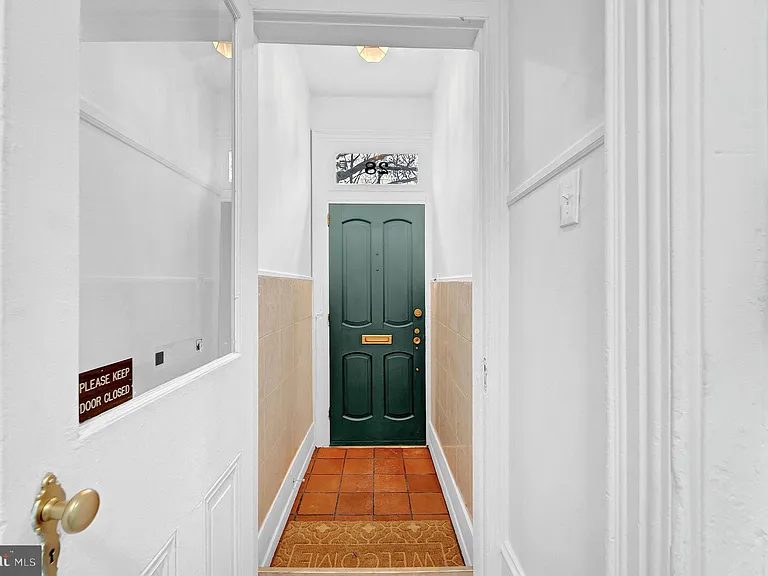 28 W Airy St — Photo 3