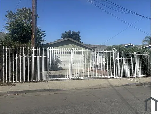 4 bed, 900 sqft, $4,200 — Photo 3