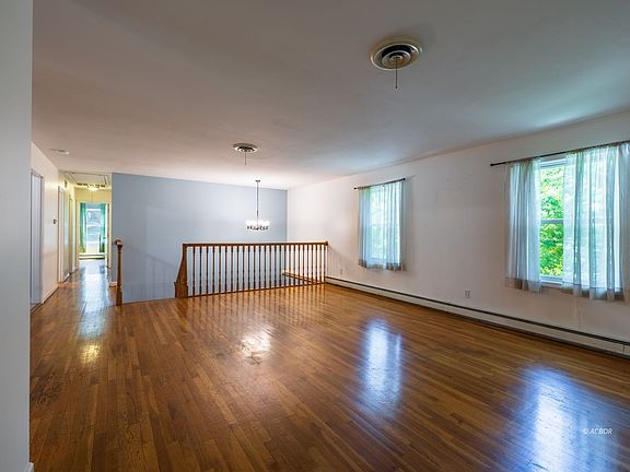 5th image of 49 Canterbury Dr