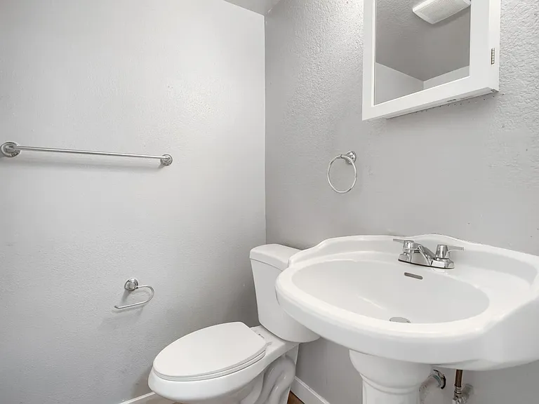 Scenic Hill Apartments — Photo 9